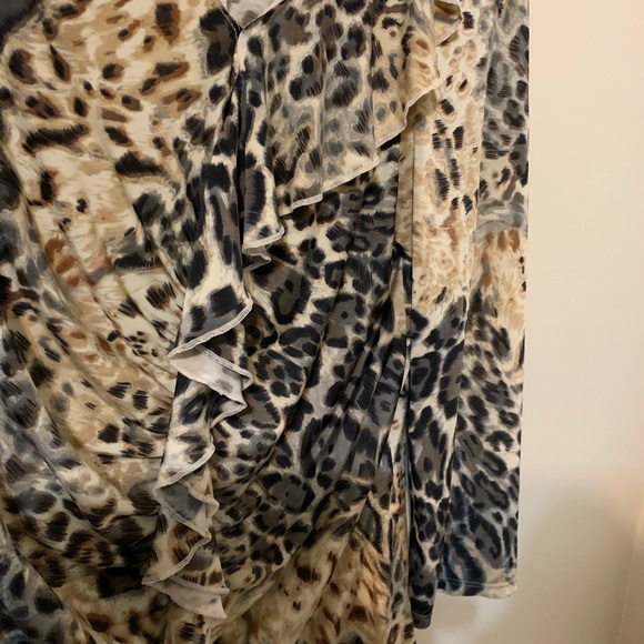 KAYLE HOPE Leopard Print Top, size Medium - Picture 6 of 12